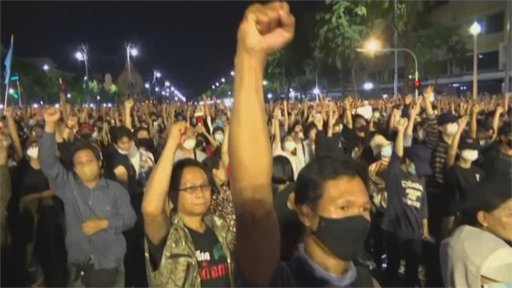 泰6年來最大示威 反軍政府貪腐獨裁 學運觸及皇室改革難度高