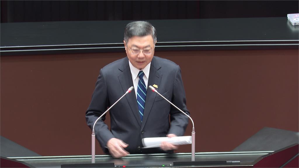 邱鎮軍示範刪預算喊「裁撤陸委會」　卓榮泰傻眼笑場