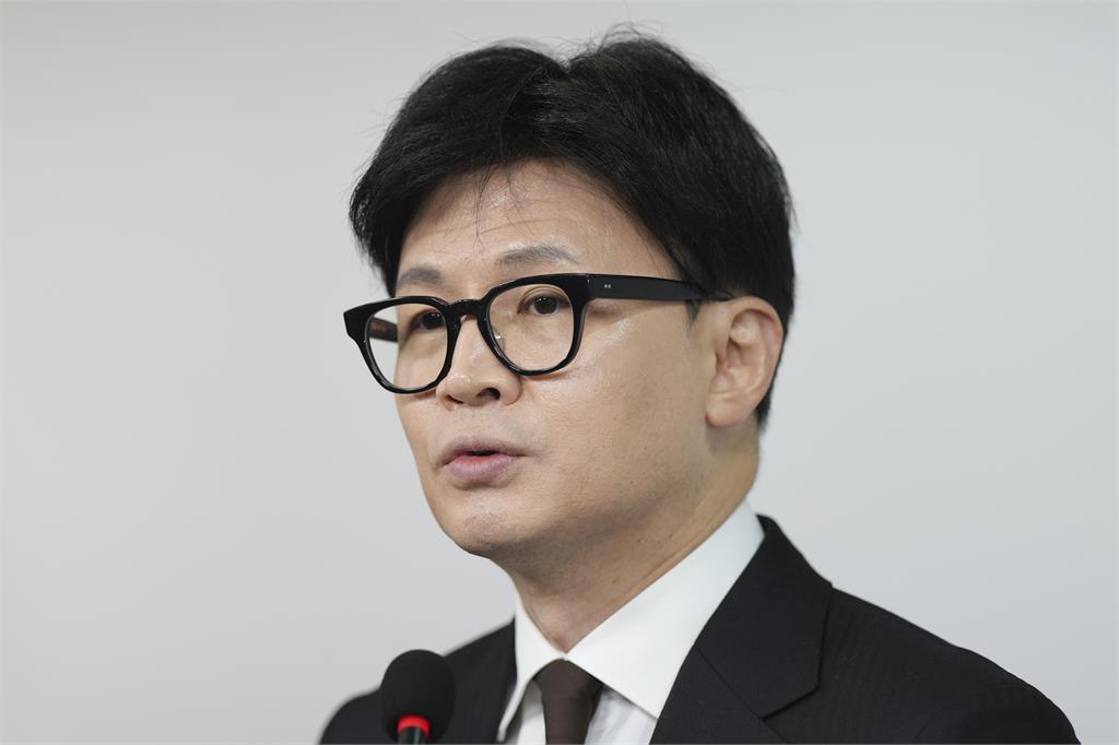 快新聞／南韓執政黨魁韓東勳請辭！　鞠躬道歉：我不後悔贊成彈劾尹錫悅