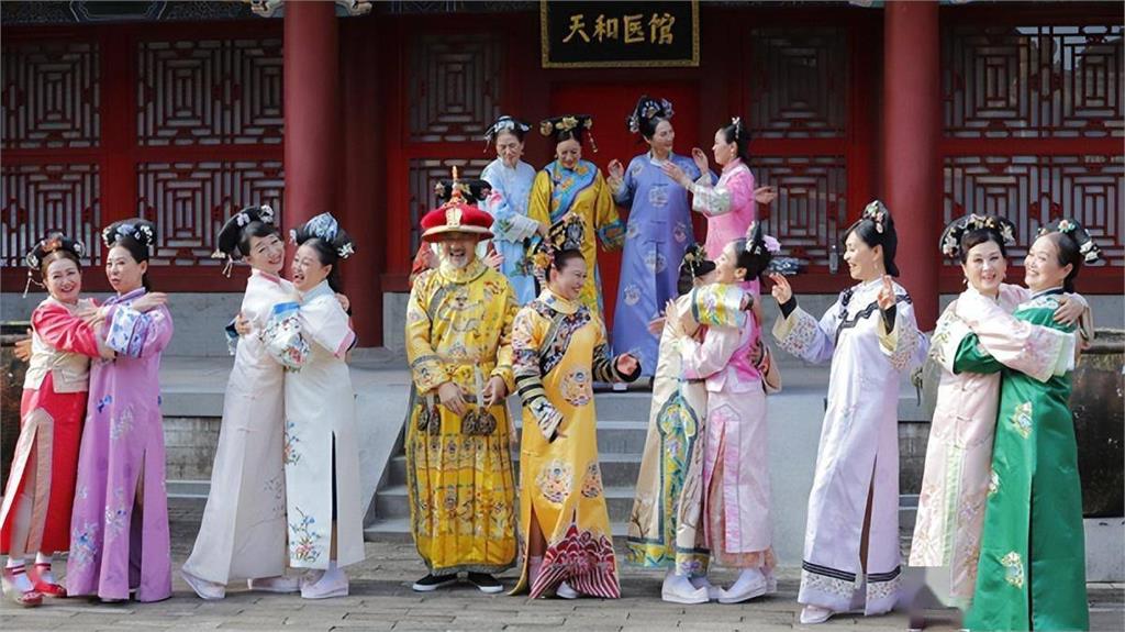 中國大媽們包劇組翻拍《甄嬛傳》慘了！　遭製作人要求下架
