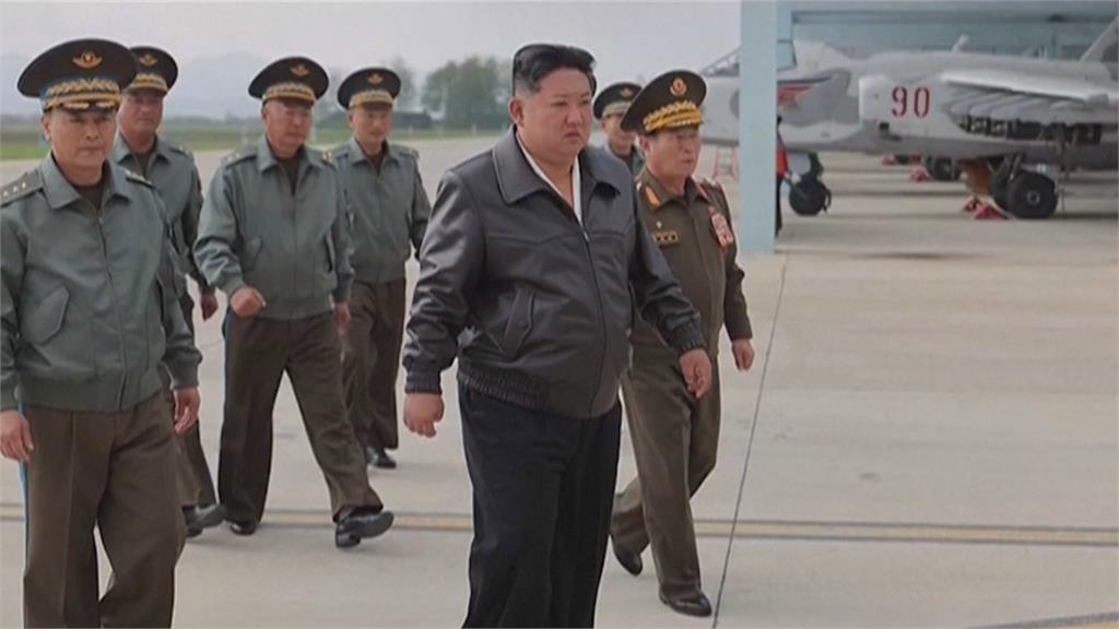 北韓公布金正恩視察軍演　「最受寵愛的女兒」金主愛再成話題