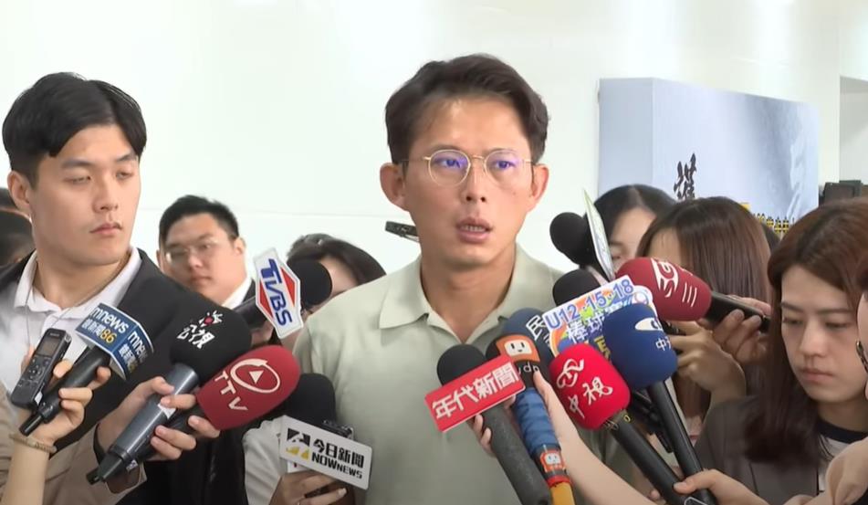 快新聞/「小草」涉恐嚇遭押! 黃國昌竟嗆:我被設靈堂時檢察官在睡覺?