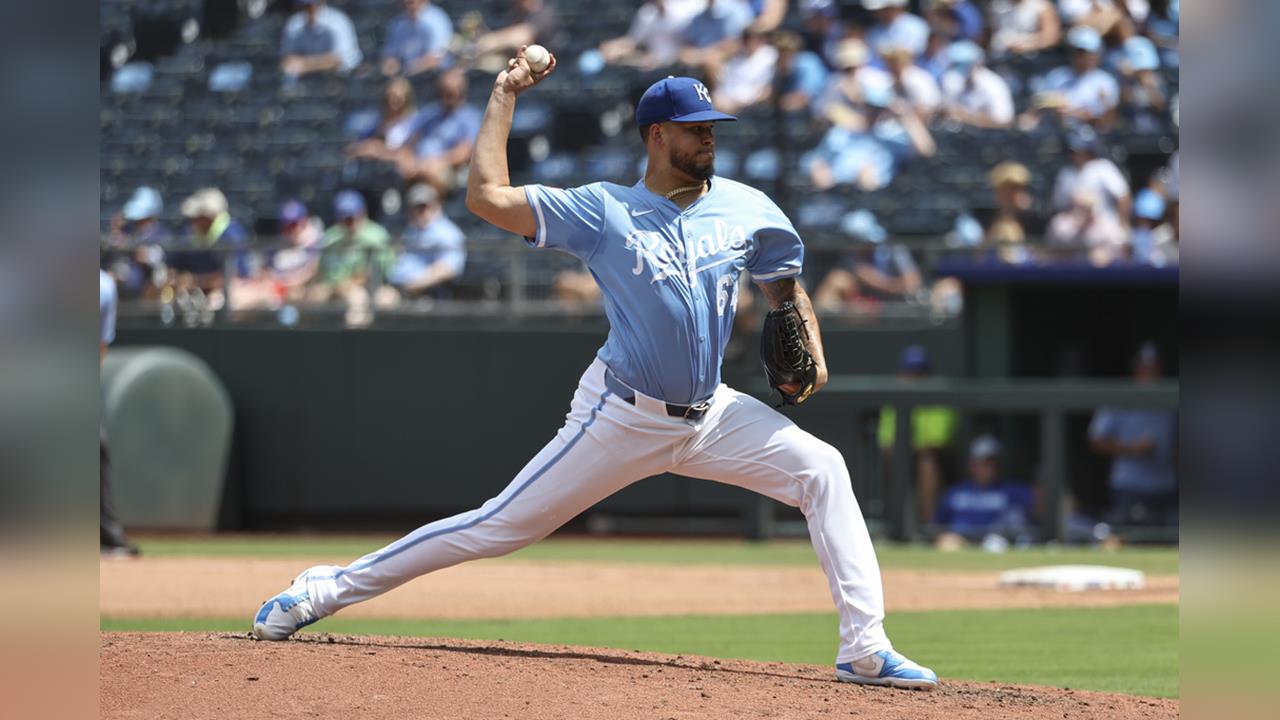 MLB(影)/這投手今天是「人體餵球機」!雙城第9局3轟煙火秀皇家球迷一場惡夢