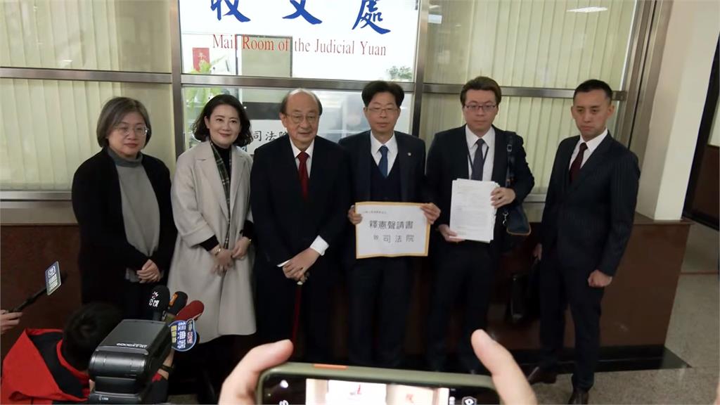「加嚴版選罷法」正式上路　民進黨團三長遞交釋憲聲請書