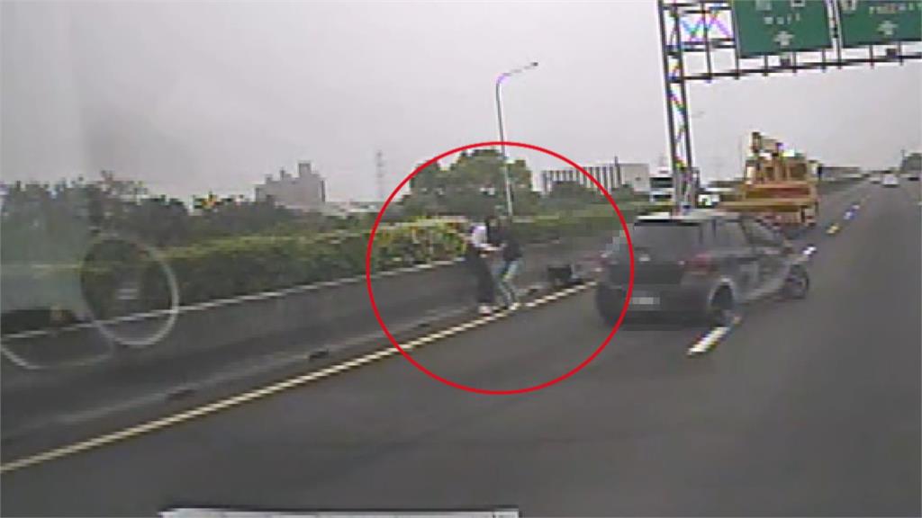 男友酒駕自撞國道護欄　知道他酒駕還上路！同車女友也要罰