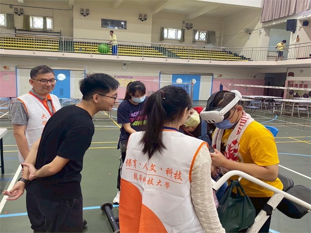 龍華科大學子前進桃特 綠幕攝影為特教生圓環球夢