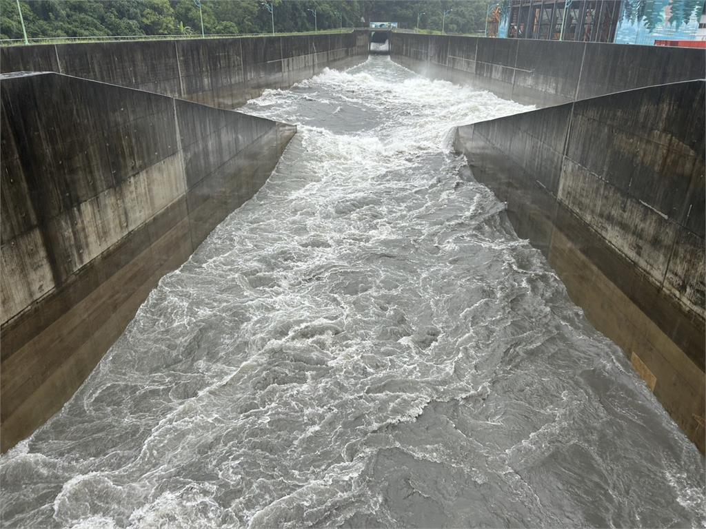 米克拉颱風挾豪雨！石門水庫啟動阿姆坪防淤放水