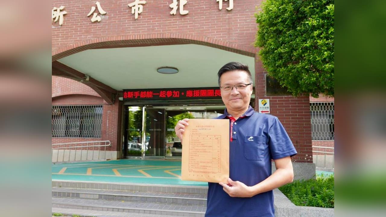 快新聞／被民眾黨嗆爆不忍了！吳旭智「堅持參選」火大開槓小草　衝突現場曝光