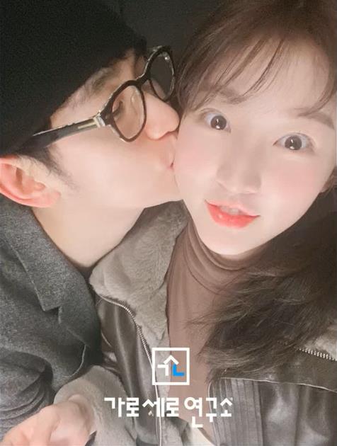 金秀賢「軍中狂發私照」告白金賽綸　寫情書高喊：很想妳