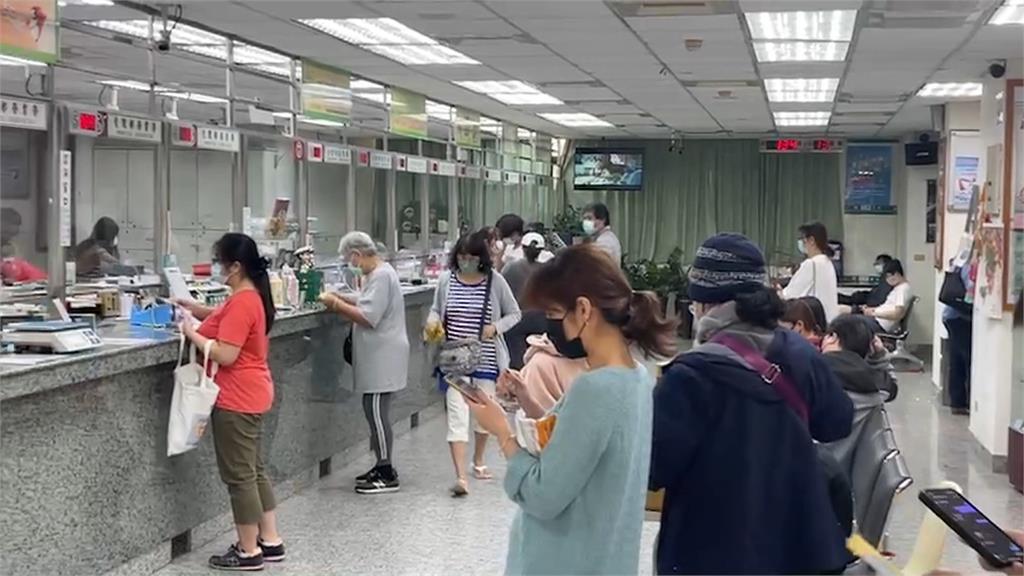 崩潰！年前唯一週六營業　郵局一開門就大當機