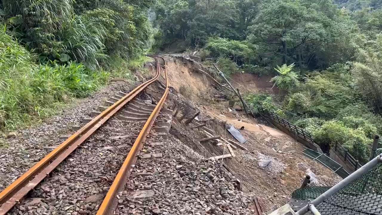 颱風鳳凰發陸警  台鐵平溪線全線停駛