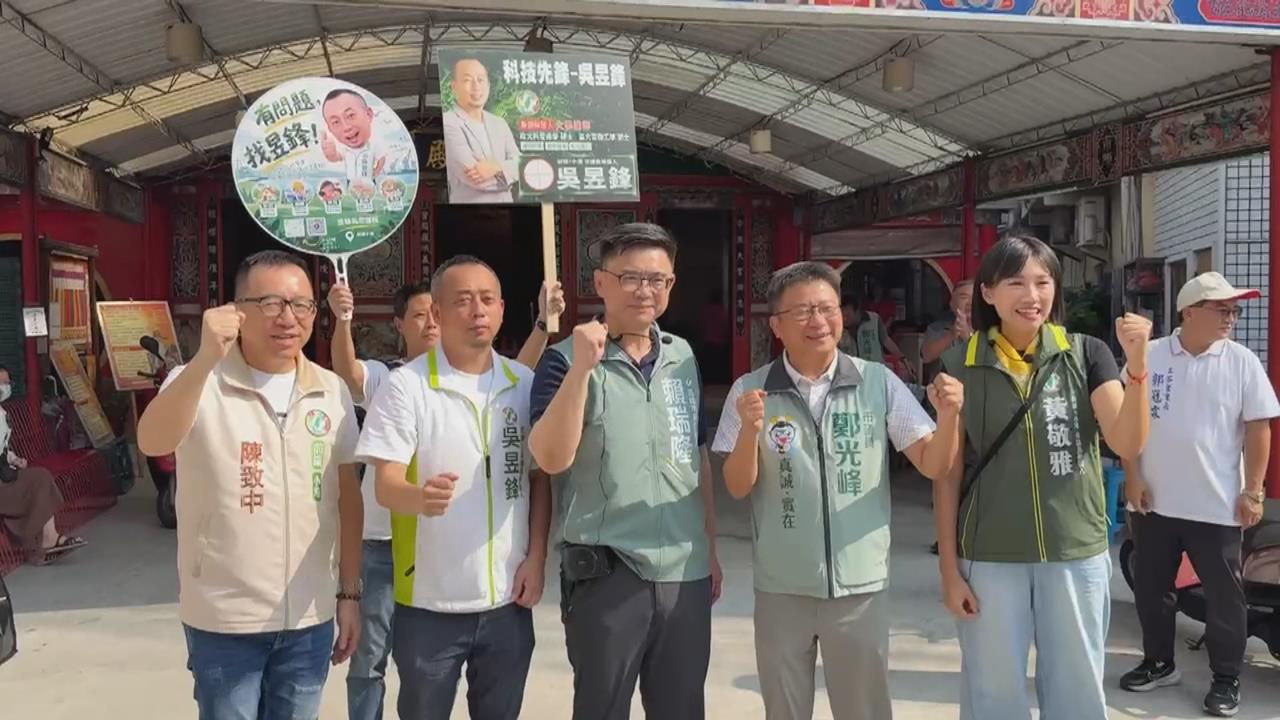 賴瑞隆小港二苓市場拜票 喊「當選隔天就上工」