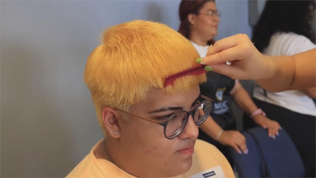 超狂！波多黎各192名球迷染金髮　力挺經典賽創最多人染髮紀錄