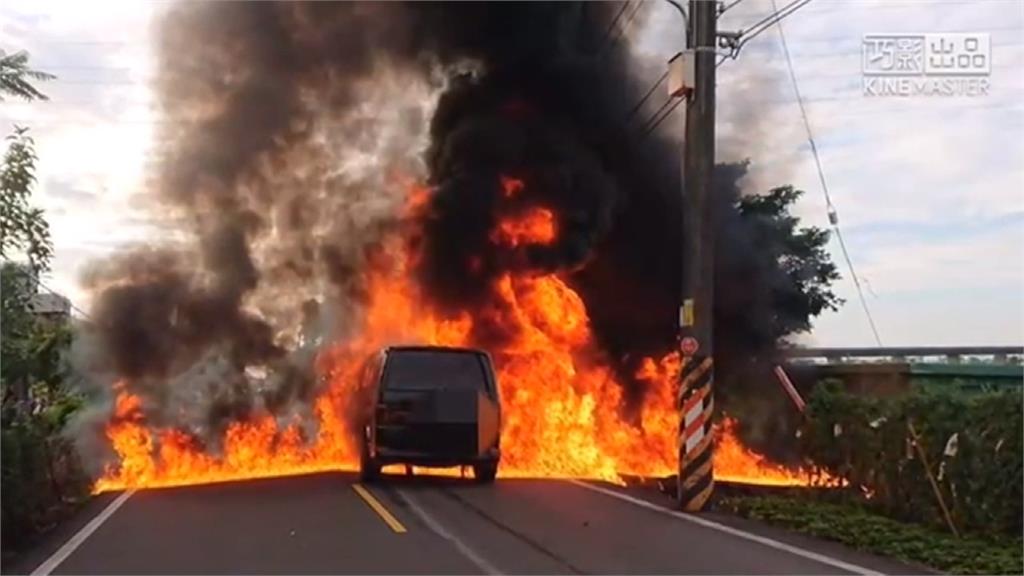 宜蘭車禍釀火燒車 騎士命大遭噴飛僅輕傷