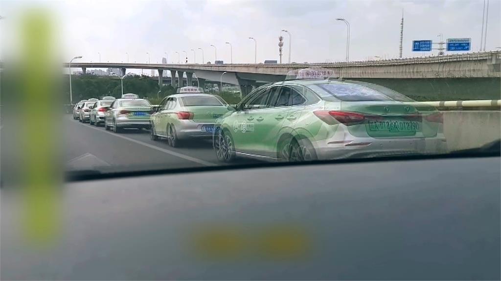 中國中壯年也失業 滿街計程車時薪不到100元
