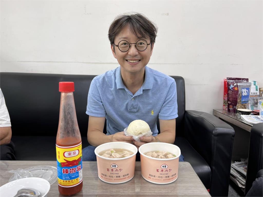 快新聞/台中議員江肇國助理捐長髮做公益 盼鼓勵癌友積極治療