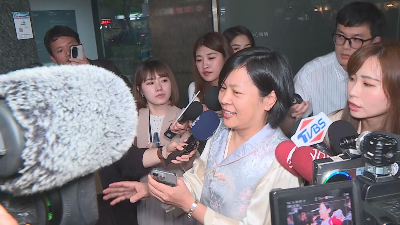 快新聞/李貞秀失言風波!赴民眾黨中評會說明 離開台玻大樓反應曝光