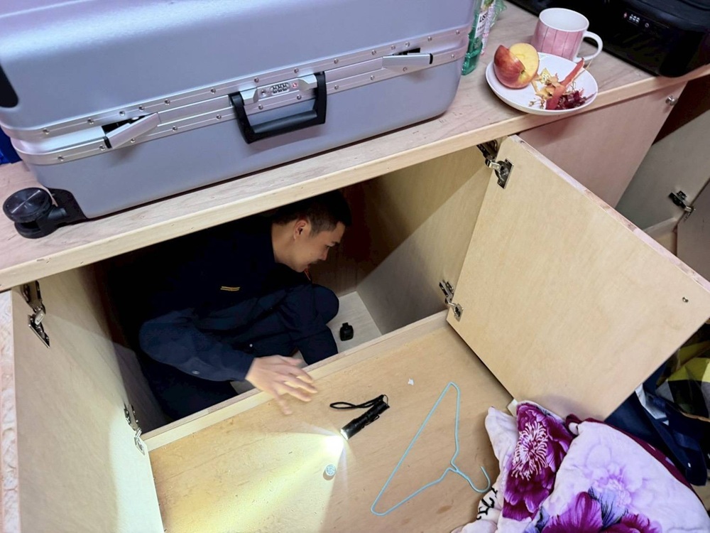 木櫃內藏密室　養生館暗藏春色警攻堅逮6人