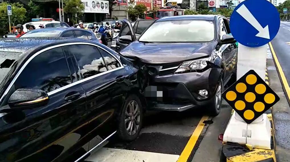 快新聞／台南安平2轎車追撞 後方車輛駕駛無呼吸心跳