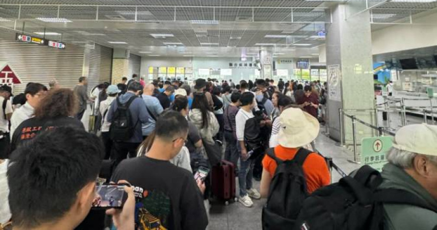 薔琵颱風衝擊金門交通！逾千旅客滯留機場　航空站加開班機疏運