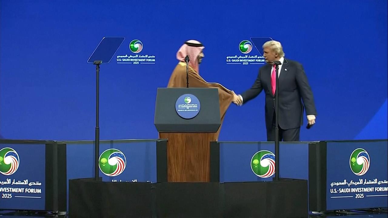 不意外...又改口不怪台灣搶晶片　川普出席投資論壇再誇黃仁勳「幹得好」