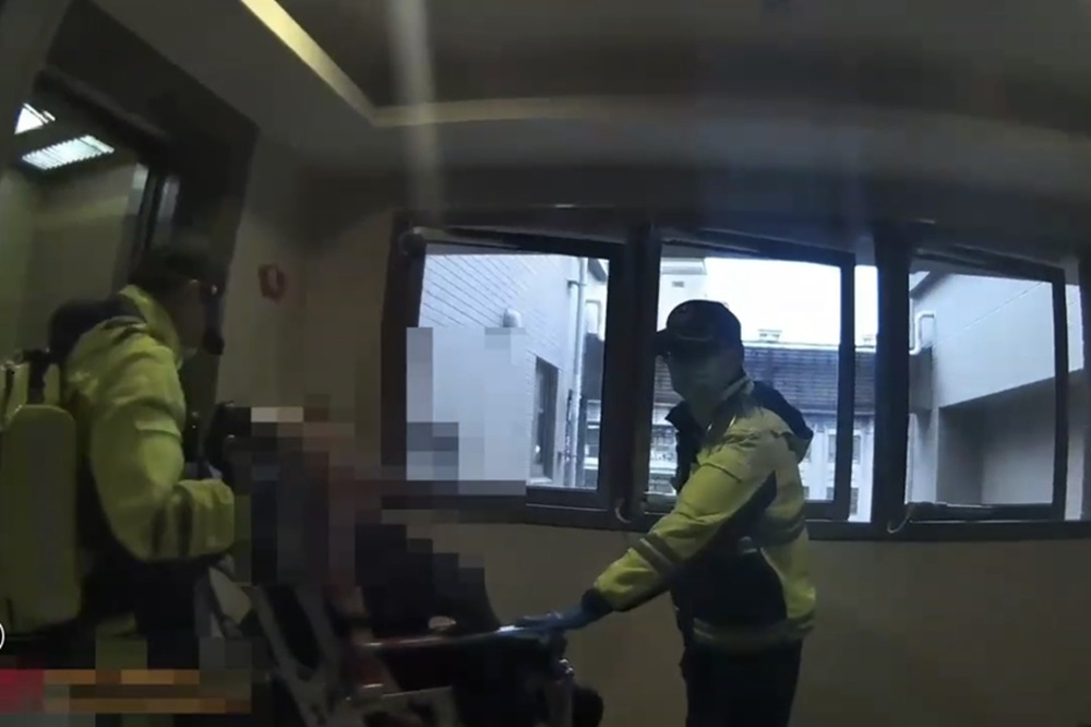 除夕失聯身體不適餓3天 主管報案警即刻救援保全男脫險