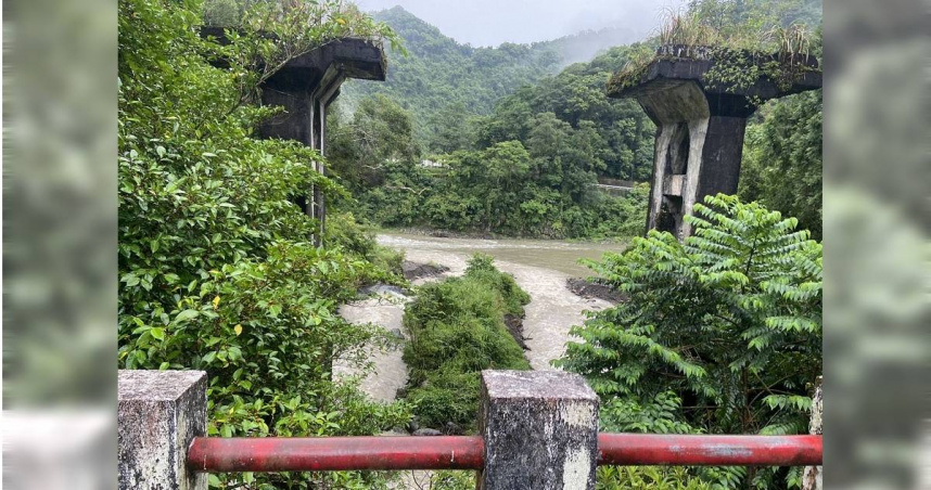 北部豪雨狂炸溪水暴漲　17人溯溪受困烏來加九寮