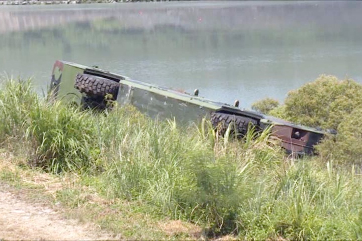 六軍團M3浮橋車翻覆斜坡  幸無人員受傷