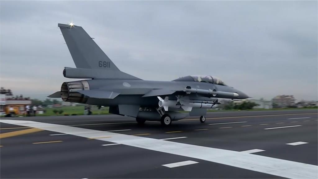 漢光演習彰化戰備道起降！F-16V戰機首亮相