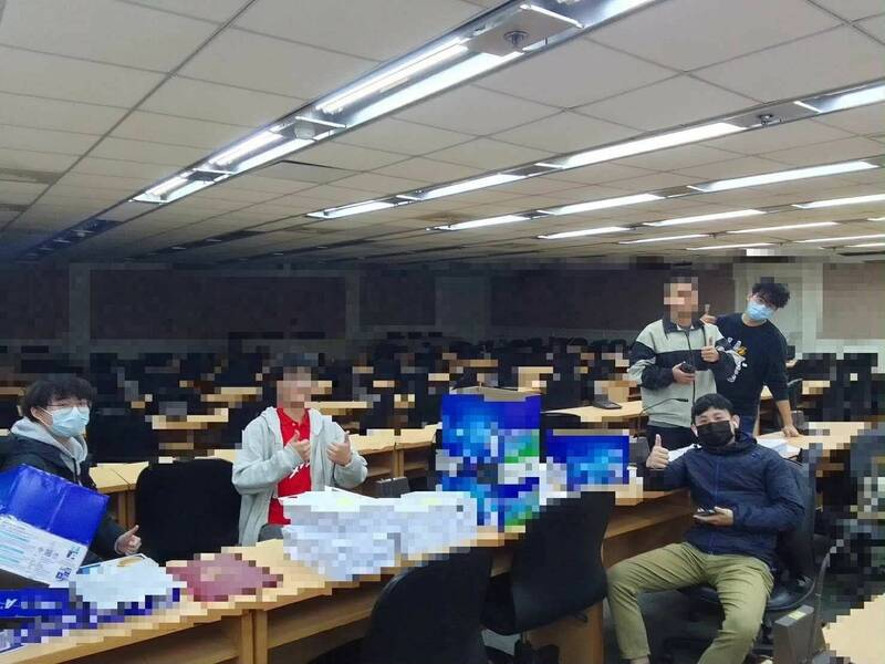 快新聞／藍罷綠委能破蛋？罷李坤城二階連署2.7萬份　領銜人預告今下午送件