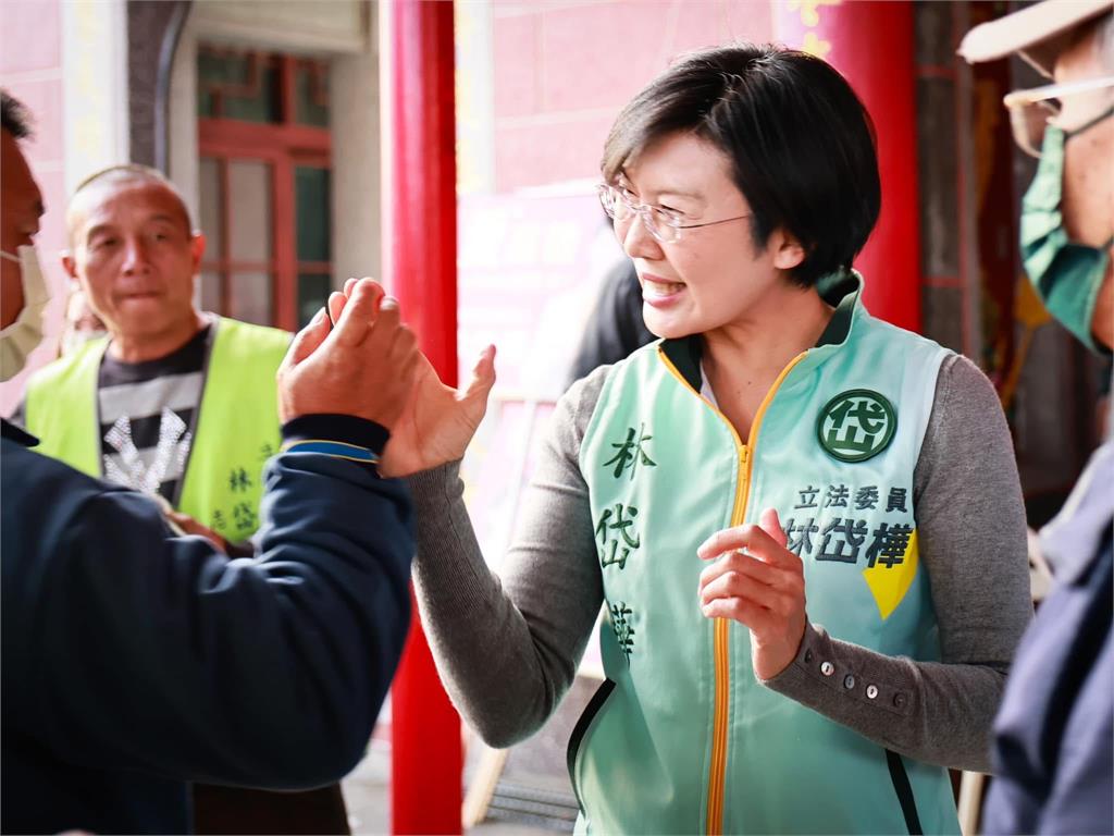 陪同市長陳其邁參拜發紅包　林岱樺提高雄東九區觀光文化願景