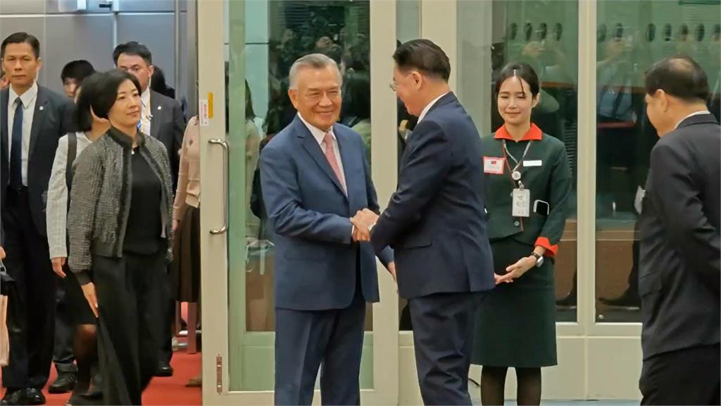 快新聞／完成APEC領袖會議任務！林信義晚間返抵國門　吳釗燮親自接機