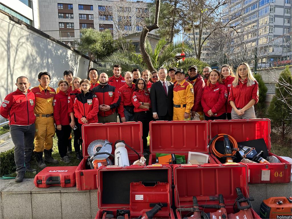 台灣搜救隊返國前「4噸珍貴裝備」全捐土耳其    隊員親授操作方法