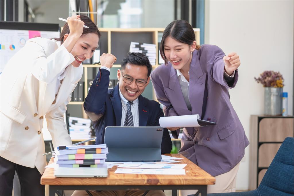 不想再當社畜？4個神奇法則讓妳秒變「社寵」 老闆都搶著用妳！