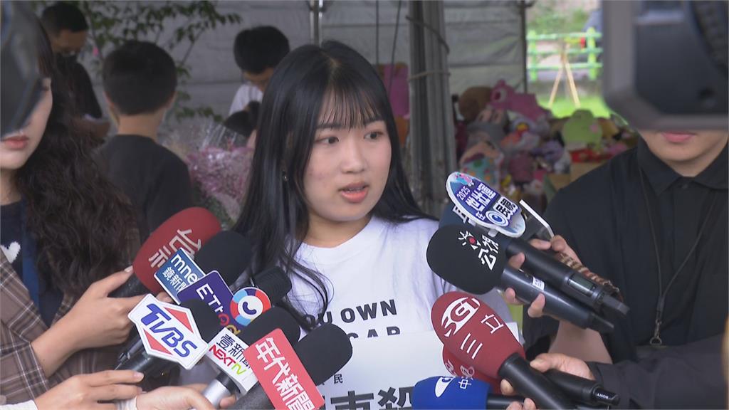 快新聞／三峽車禍亡者頭七！民團摺白紙鶴哀悼　高喊：望政府做制度改革