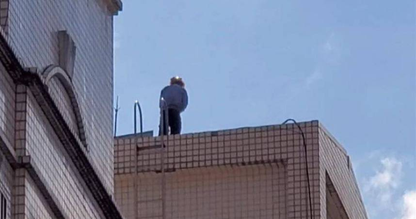 男屍泡水塔！50住戶連日喝屍水超崩潰　高大成曾吐1關鍵能安心飲用