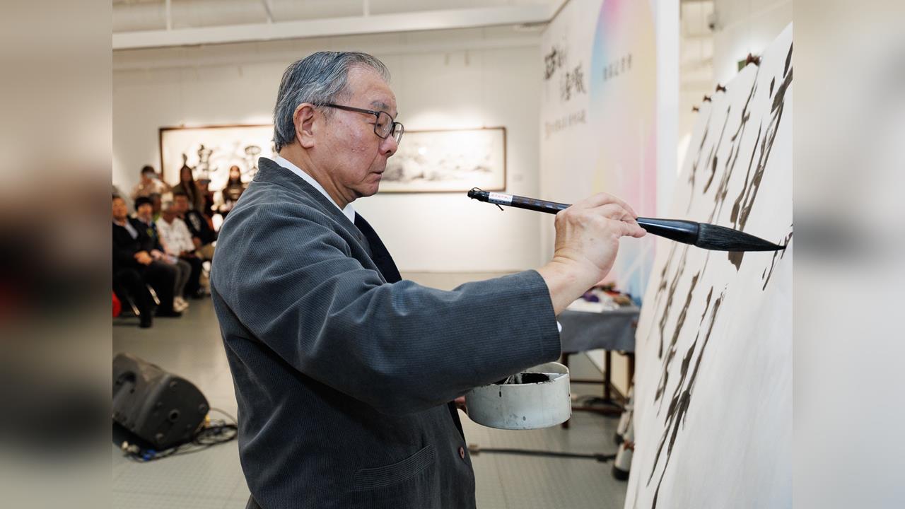 張炳煌書法暨e筆 + AI動畫作品展 　聲樂家簡文秀高歌按讚