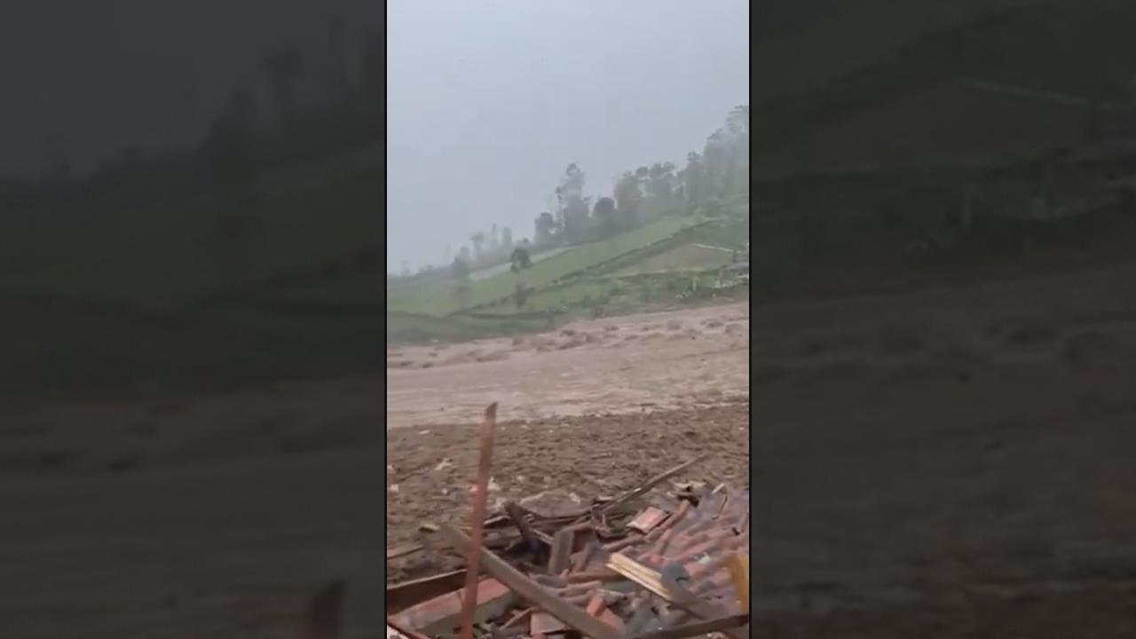 印尼山崩釀7死82失蹤！　水流挾泥土重創30戶人家