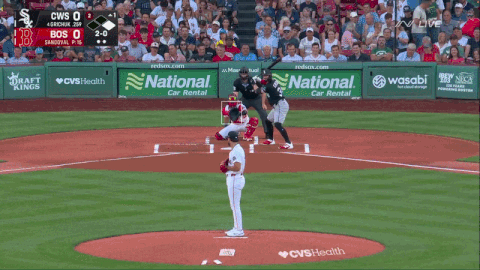 MLB(影)／影帝級守備！紅襪左外野手「衝刺>假鎖定飛球落點>闔手套」騙倒攝影師