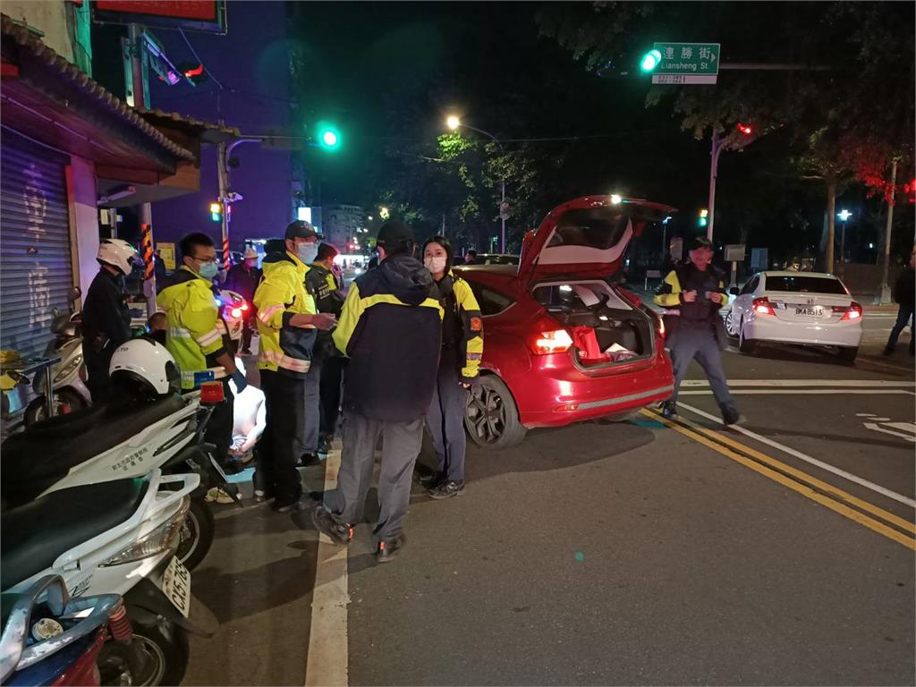 詐欺通緝犯+車上藏毒　男子拒攔查與警上演"你追我跑"　　自撞栽了