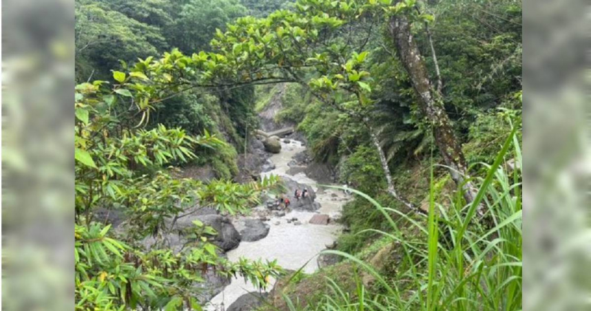 訪友遇劫！阿里山廂型車「墜20米深溪谷」47歲男躺河床斷魂