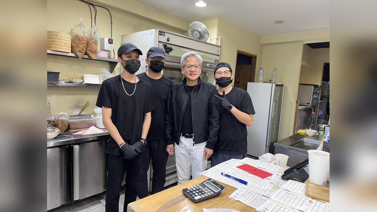 快新聞/台式早餐!黃仁勳一早赴大安區豆漿店 點了蛋餅跟「這些餐點」