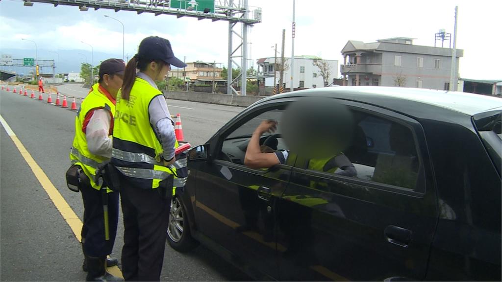 高速公路交流道苦等1小時才知高乘載  駕駛與警爆衝突