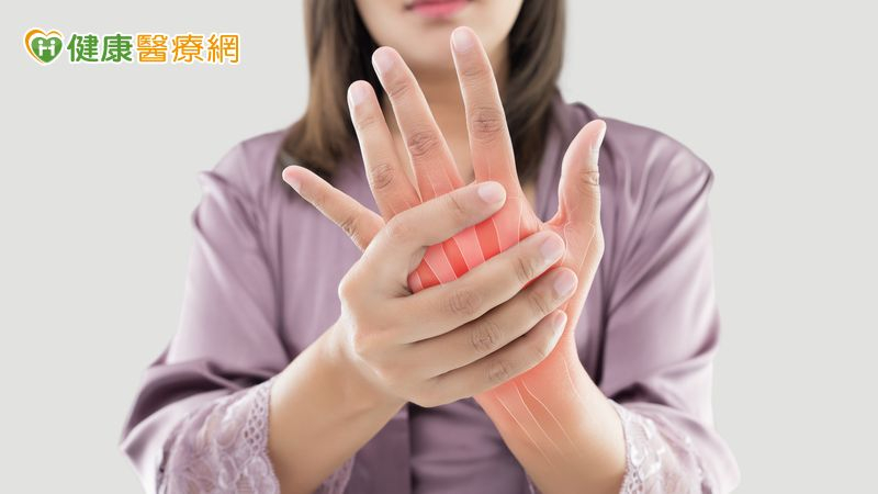 手腕疼痛又僵硬？小心「媽媽手」找上門