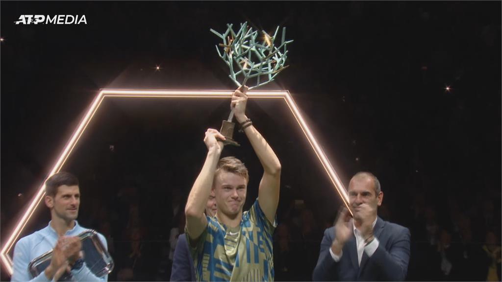 19歲小丹麥網球小將魯內拍落喬科維奇　奪巴黎名人賽冠軍