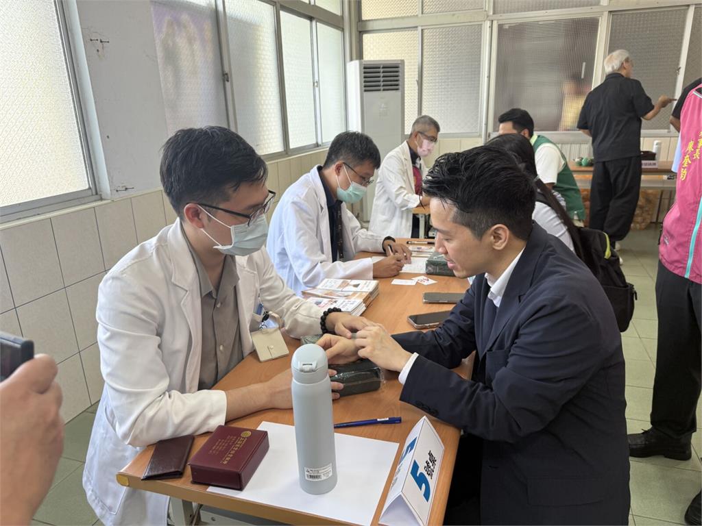 何志偉偕議員出席義診　讚桃園是年輕活力城市
