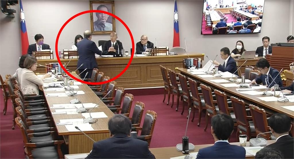 柯建銘立院協商喊「理性對話」!韓國瑜給讚「4字」調侃:以前是從來不讓