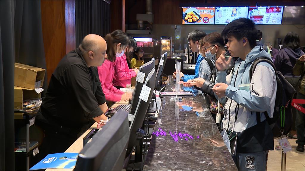 西門新影城開幕！　超狂「50元看電影」人龍排爆