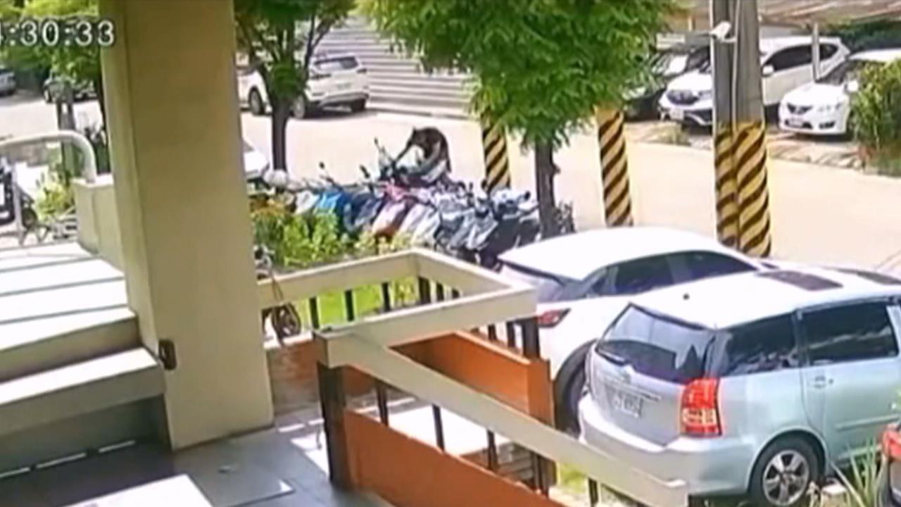 大膽! 高雄男衝派出所剪斷鐵鍊 牽走扣案機車