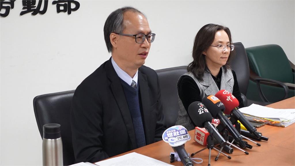 快新聞／翁曉玲索資得卓揆同意！黃國昌又攻就安基金　勞動部回應了